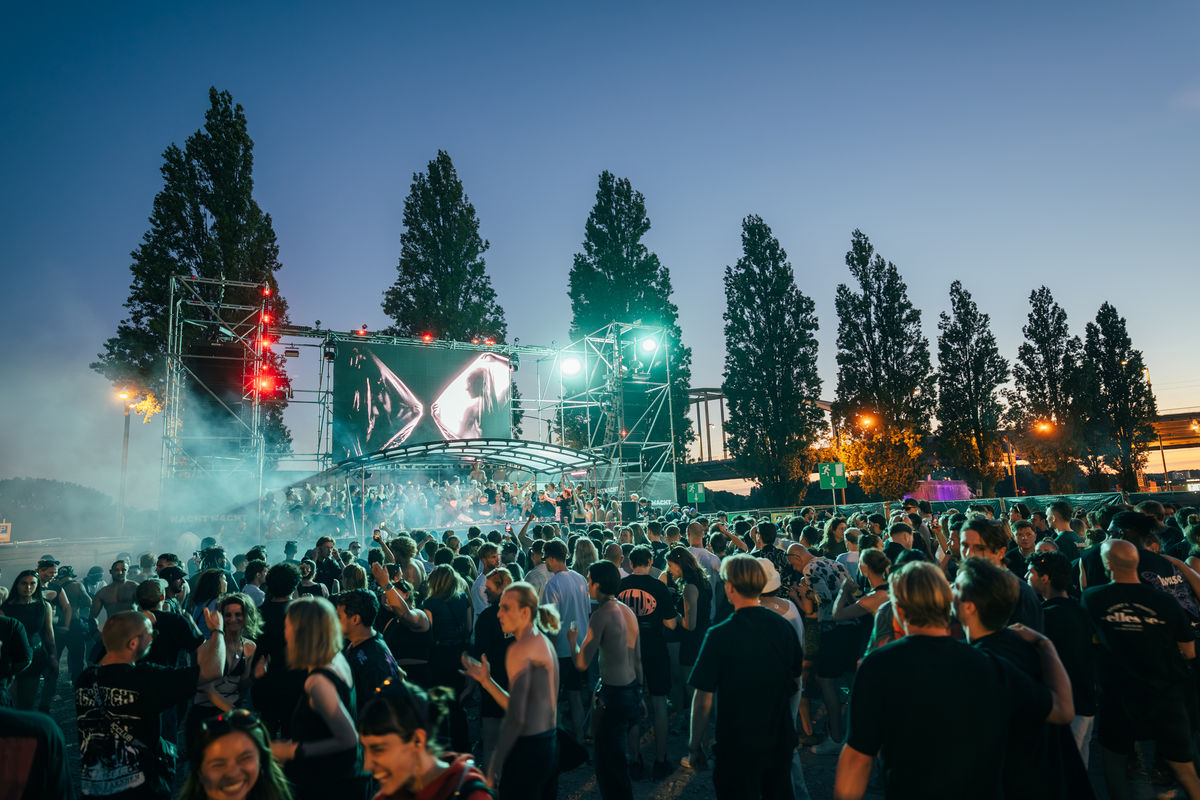 Loading... just a sec